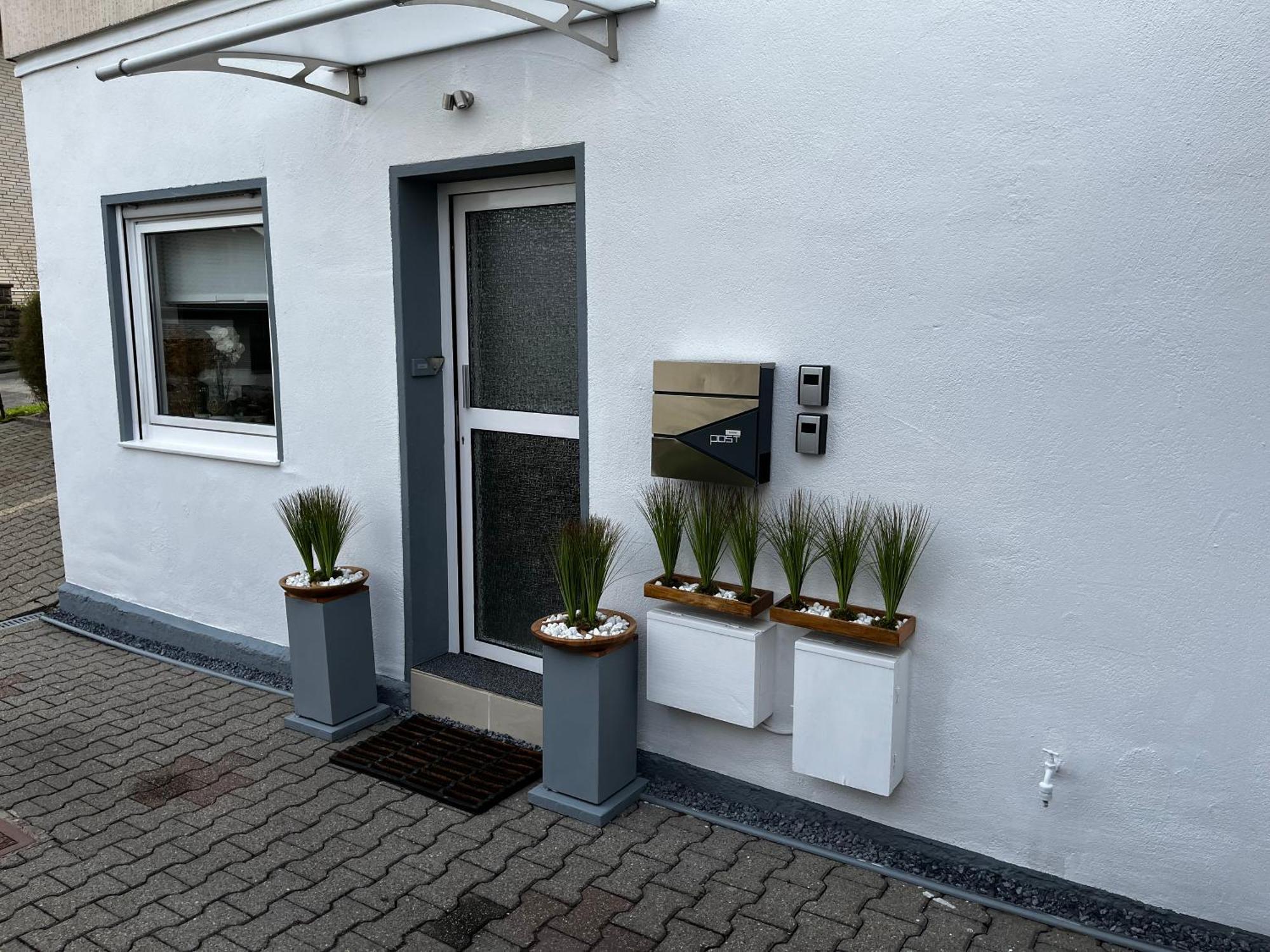 Beste Lage In Bochum Sehr Hochwertige, Individuelle Wohnung Als Hotelalternative Mit Suedterrasse, Pkw-Stellplatz, Wallbox U.V.M. Ngoại thất bức ảnh