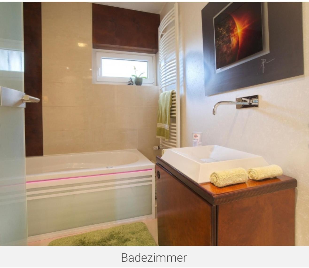Beste Lage In Bochum Sehr Hochwertige, Individuelle Wohnung Als Hotelalternative Mit Suedterrasse, Pkw-Stellplatz, Wallbox U.V.M. Ngoại thất bức ảnh